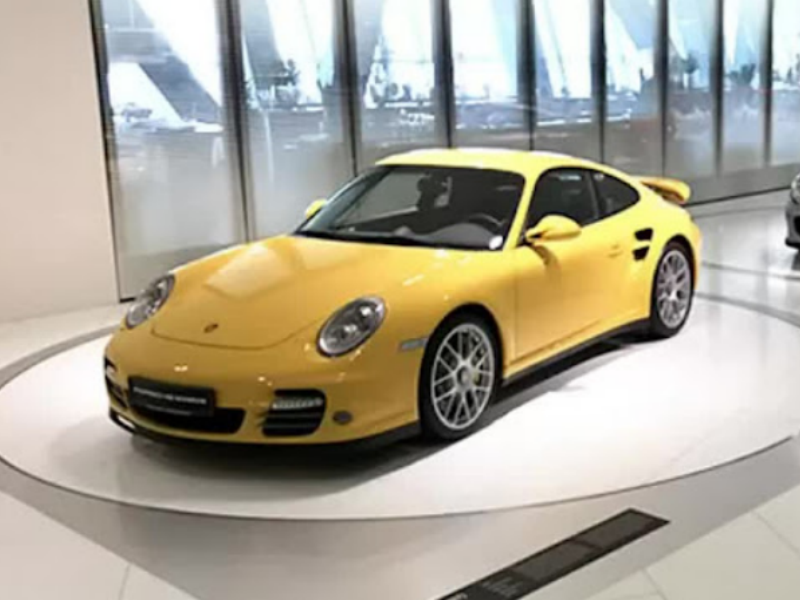 Creative Auto Show Display: Using A Car Show Revolving Stage Lift Table