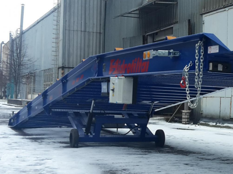 Heavy-Duty Mobile Container Ramps for Industrial Logistics